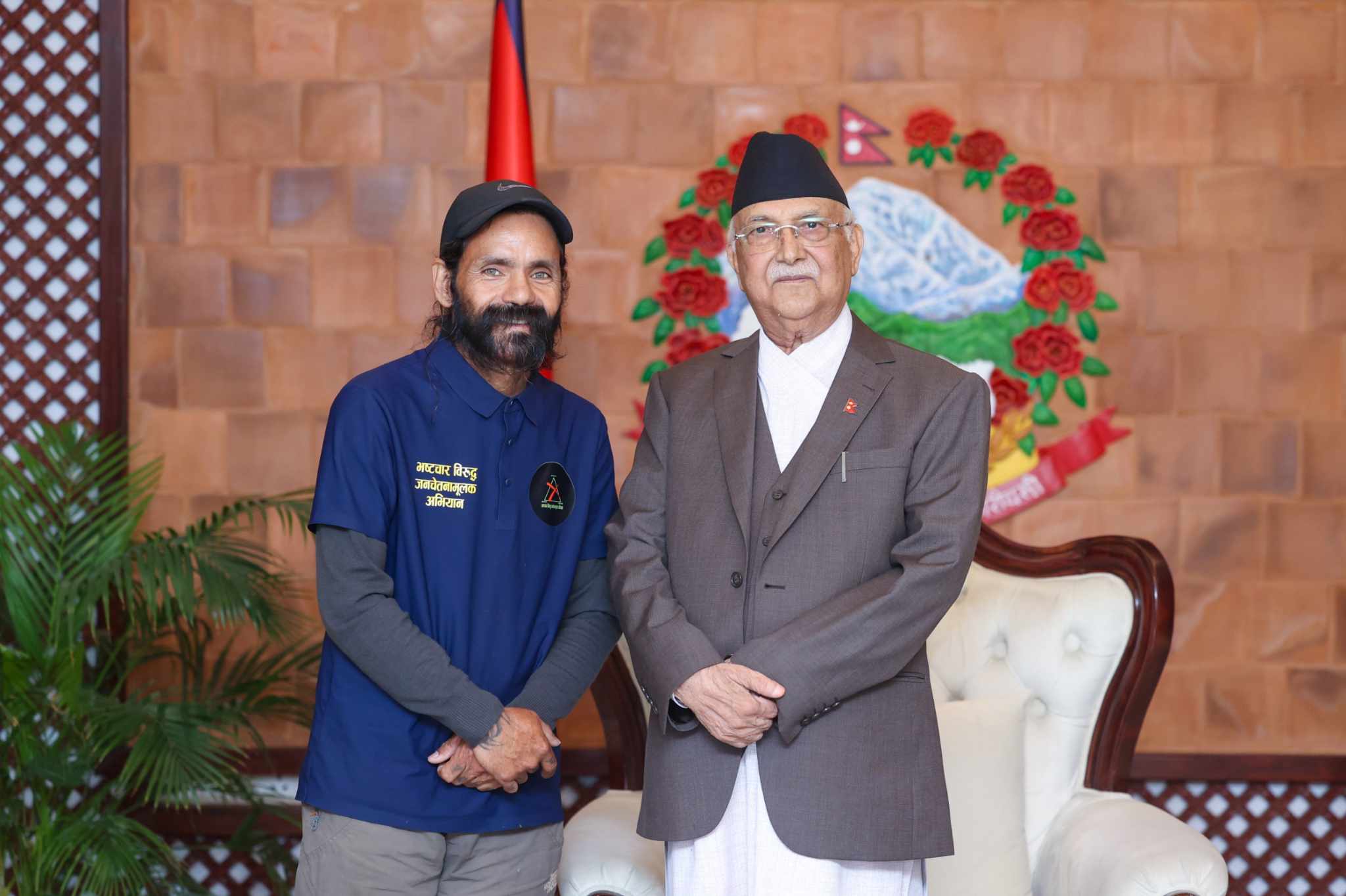 सुर्खेतबाट ३१ दिनमा काठमाडौं आएका अभियानकर्मी  प्रधानमंत्रीसँग बोहराको भेट