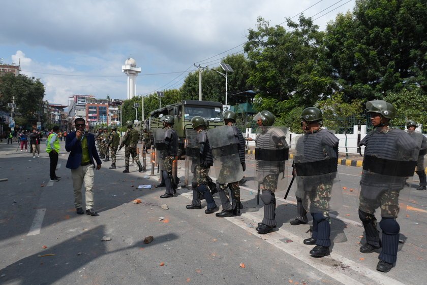 राति १० बजेदेखि सेना परिचालन