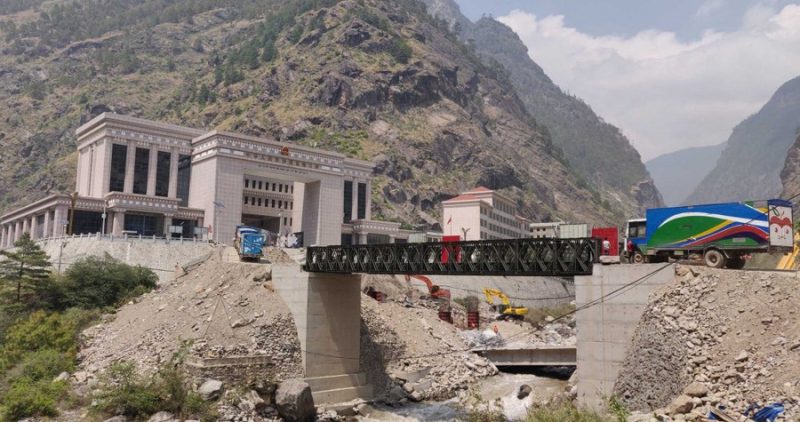 रसुवागढीस्थित पुल सञ्चालनमा आएसँगै चिनियाँ समान ढुवानी सहज