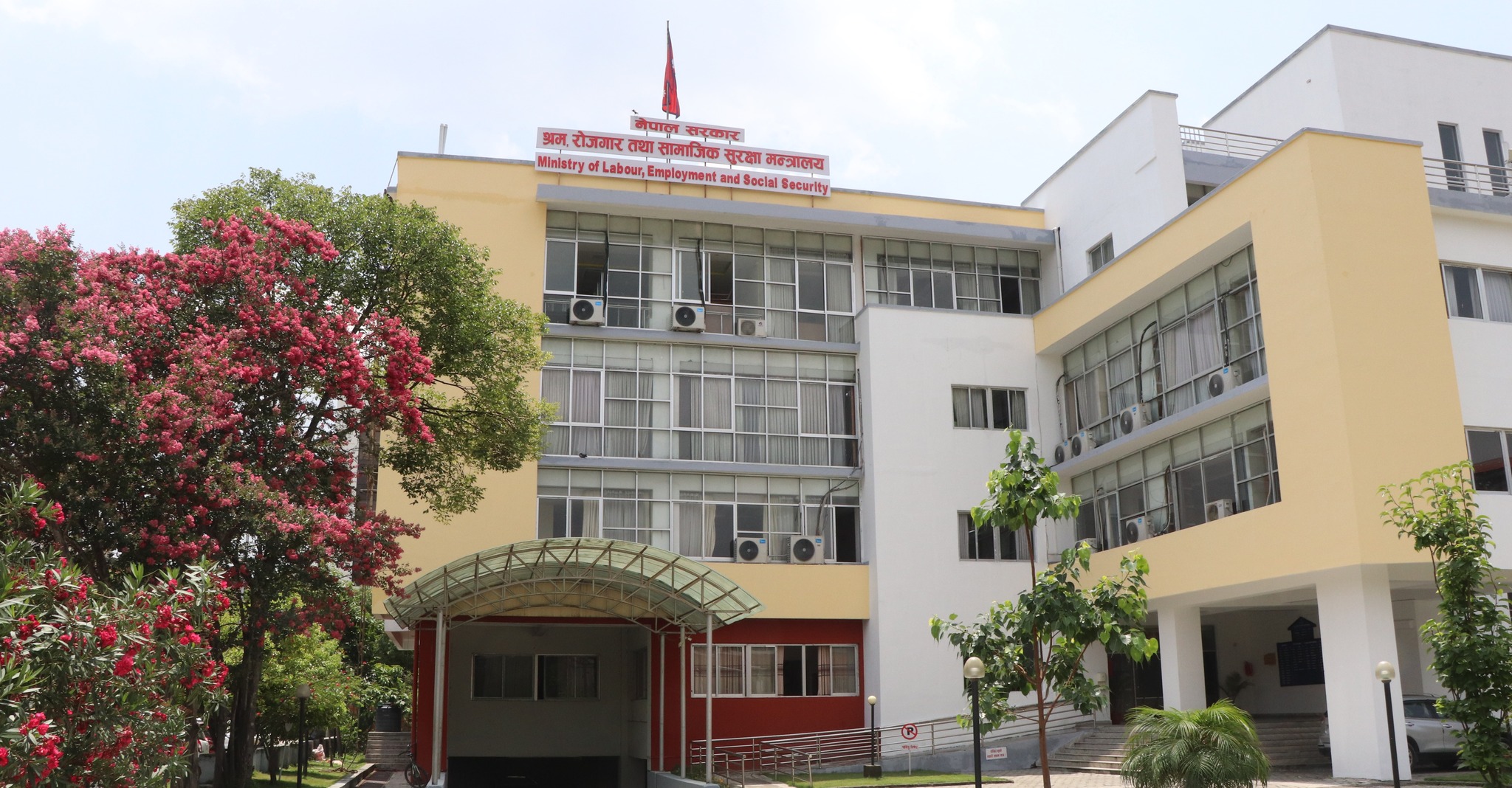 खाडी मुलुक जाने कामदारका लागि श्रम स्वीकृति स्थगित