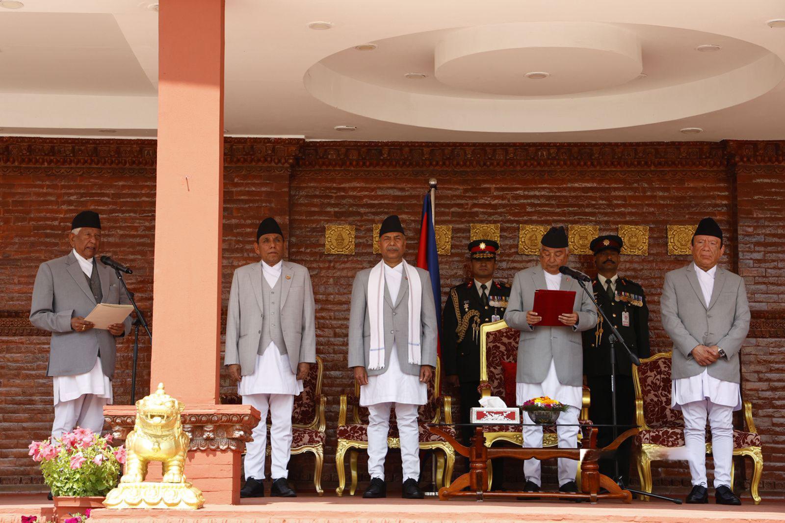 प्रतिनिधिसभाका ज्येष्ठ सदस्य अर्जुननरसिंह केसीले पद तथा गोपनीयताको शपथ लिए