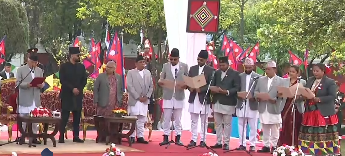 नवनियुक्त मन्त्रीहरुले लिए शपथ