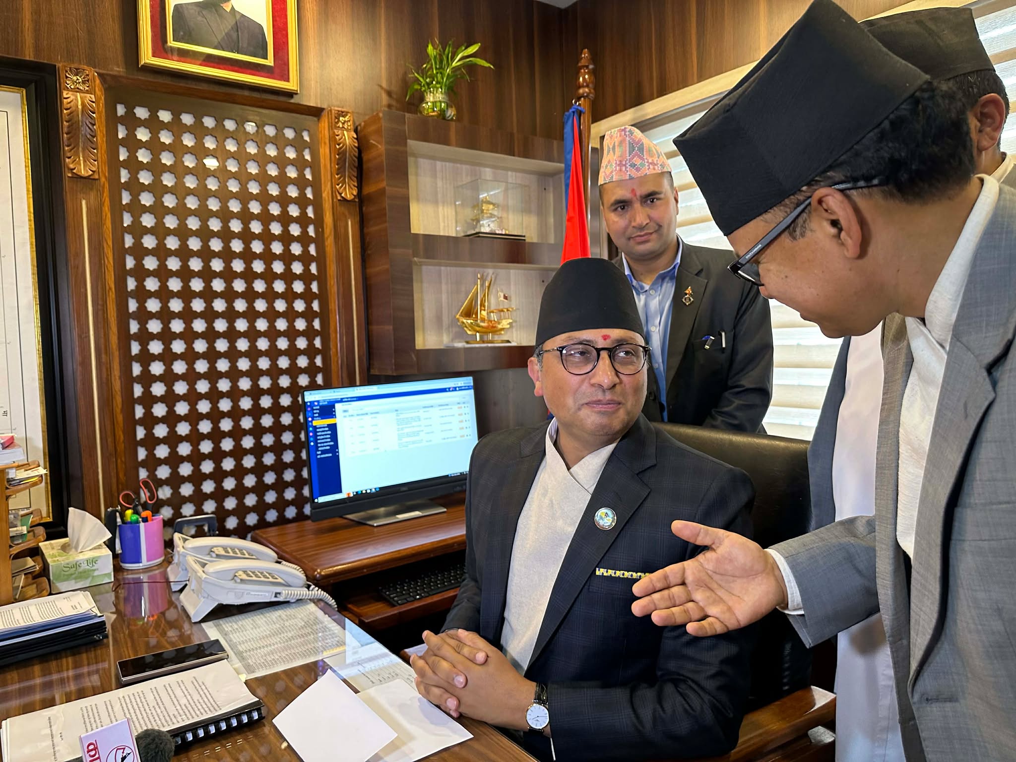 अर्थमन्त्री डा‍‍.स्वर्णिम वाग्लेले सम्हाले जिम्मेवारी, १५ ओटा ऐन खारेज गर्ने निर्णयः