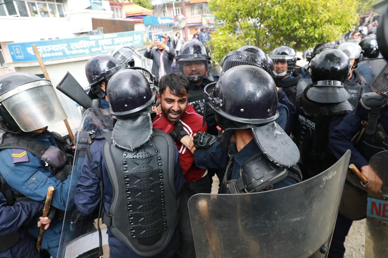 प्रदर्शनमा उत्रिएका एमालेका ७ कार्यकर्ता पक्राउ