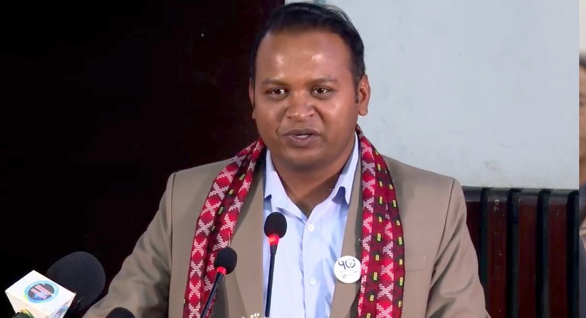 श्रीमतीलाई स्वास्थ्य बीमा बोर्डको सदस्य  बनाएकोले  श्रममन्त्री साह पदमुक्त