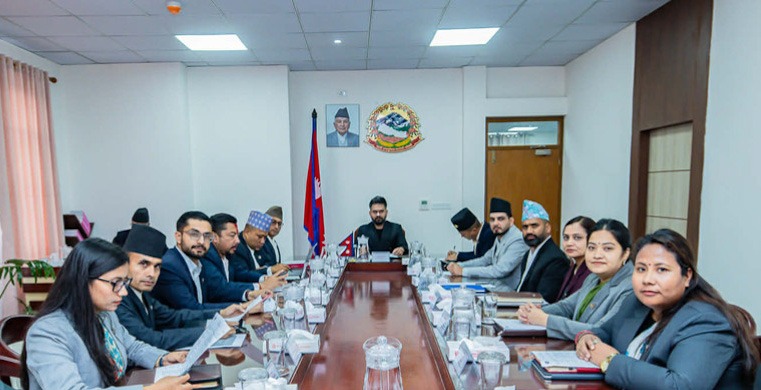 २०६२/६३ यताका सार्वजनिक पद धारण गरेका व्यक्तिहरुको  सम्पत्ति छानबिन गर्न उच्चस्तरीय समिति गठन