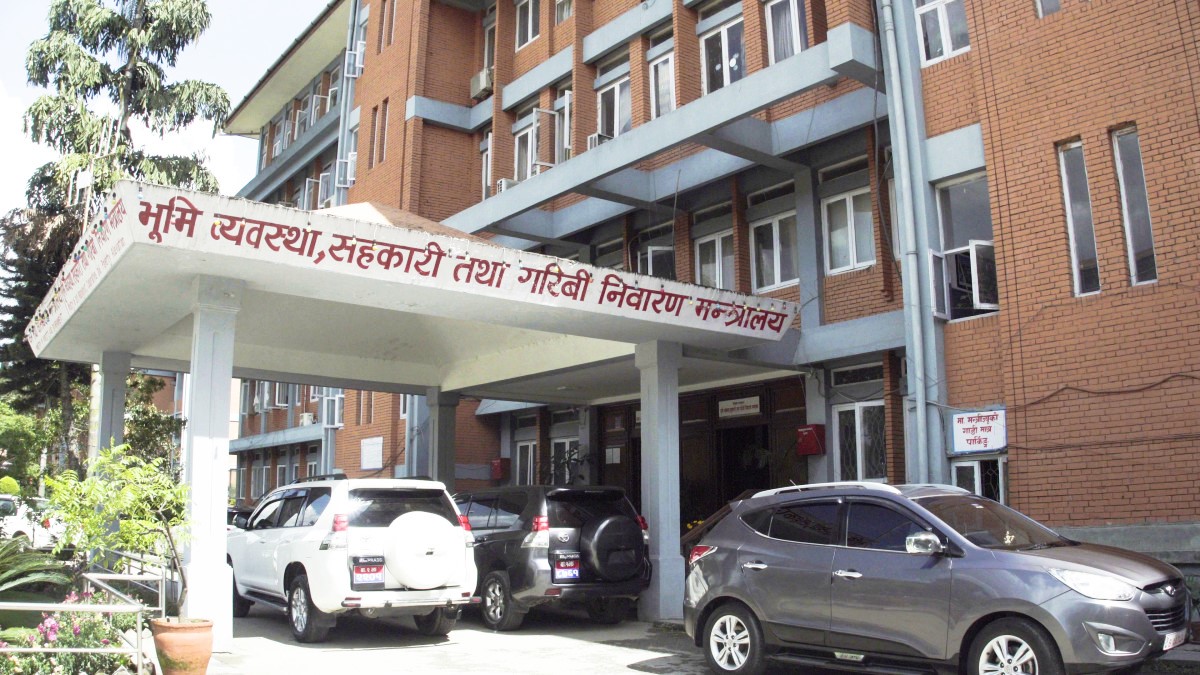 भूमि मन्त्रालय मातहतका कार्यक्रम होटेल तथा रिर्सोटमा गर्न नपाइने, कार्यालय भित्रकै संरचनामा गर्नुपर्ने