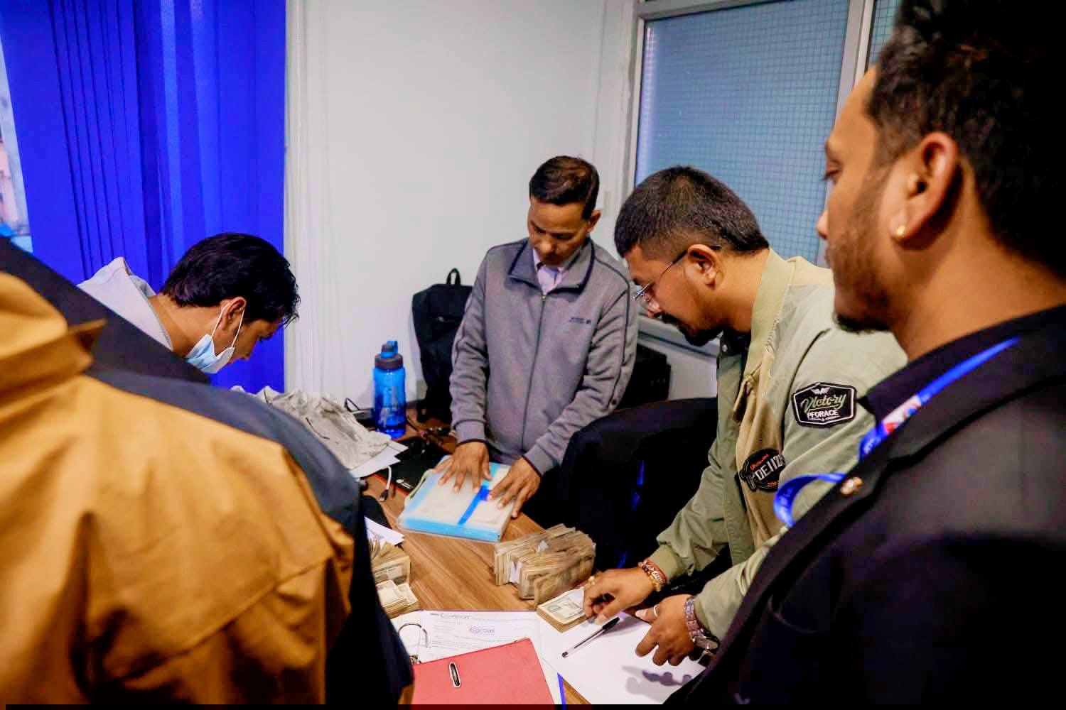 म्यानपावरमा छापा: ४ सय बढी पासपाेर्ट सहित ८ लाख नगद बरामद