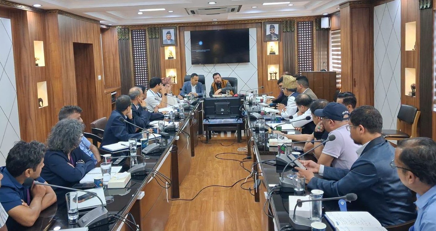 उपत्यकाका अस्तव्यस्त तार साउन दोस्रो साताभित्र व्यवस्थापन गरिसक्न निर्देशन