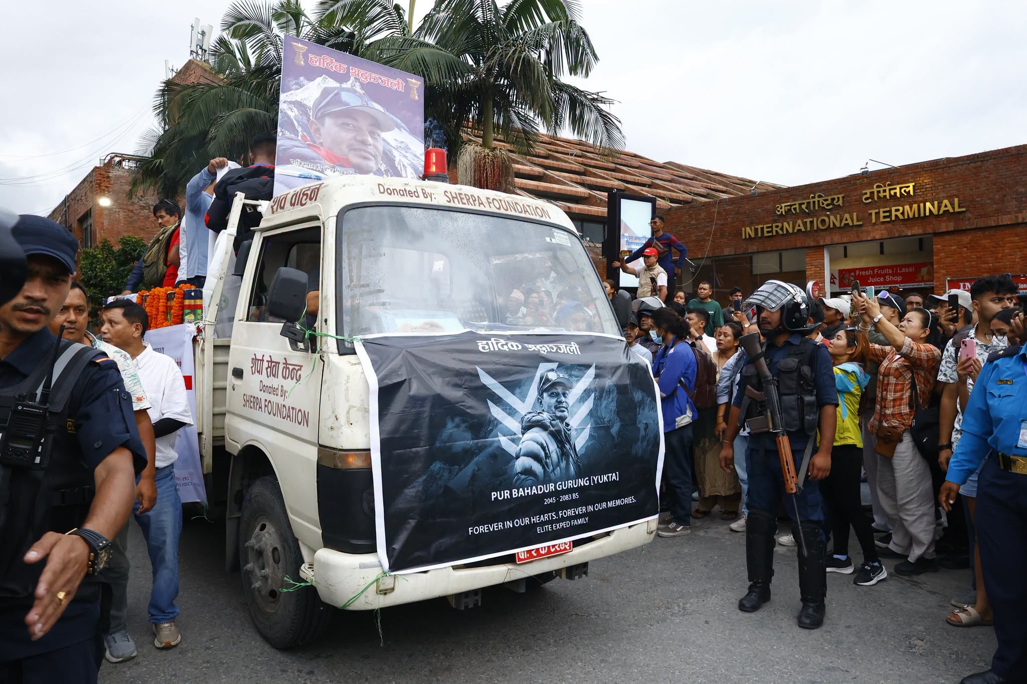 ब्रोड पिकमा ज्यान गुमाएका नेपाली आरोही पुरबहादुर गुरुङको पार्थिव शरीर ल्याइयो नेपाल