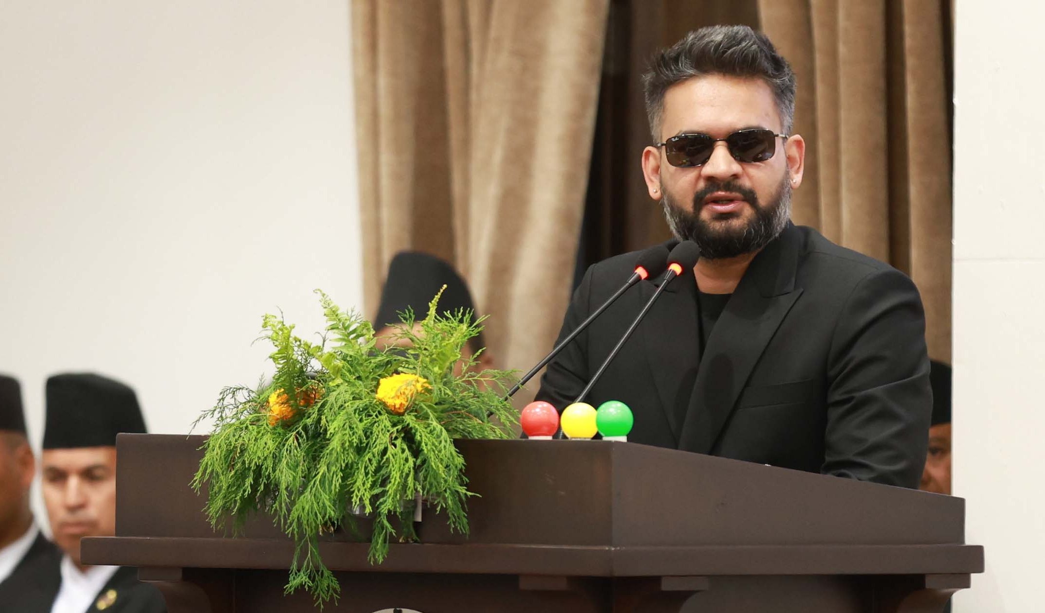 कालो चस्मा लगाउनुपर्ने कारणसहित प्रधानमन्त्री शाहले संसद सचिवालयलाई गराए जानकारी