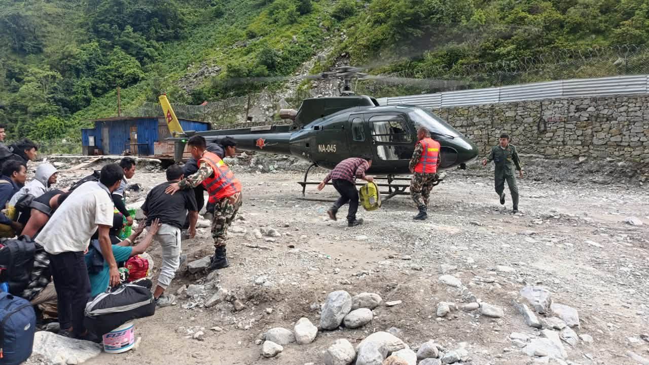 अप्पर त्रिशूली हाइड्रोपावरको सुरुङमा फसेका ३५० सहित ८८३ जनाको सेनाद्वारा उद्धार