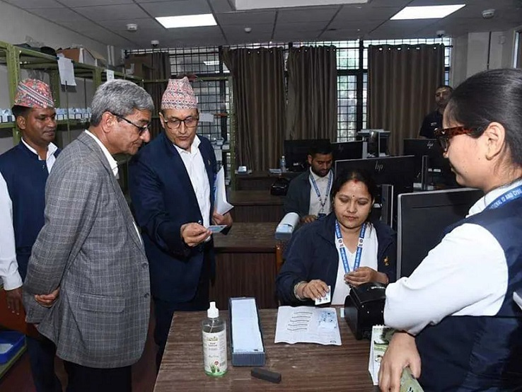 राष्ट्रिय परिचयपत्र वितरणलाई तीव्रता दिन गृहमन्त्री लेखकको निर्देशन