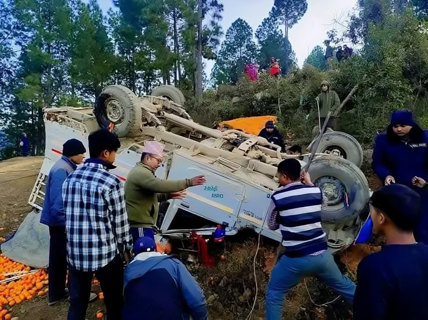 रोल्पामा पिकअप जीप दुर्घटना : चालकको मृत्यु, ३ बालिका गम्भिर घाइते