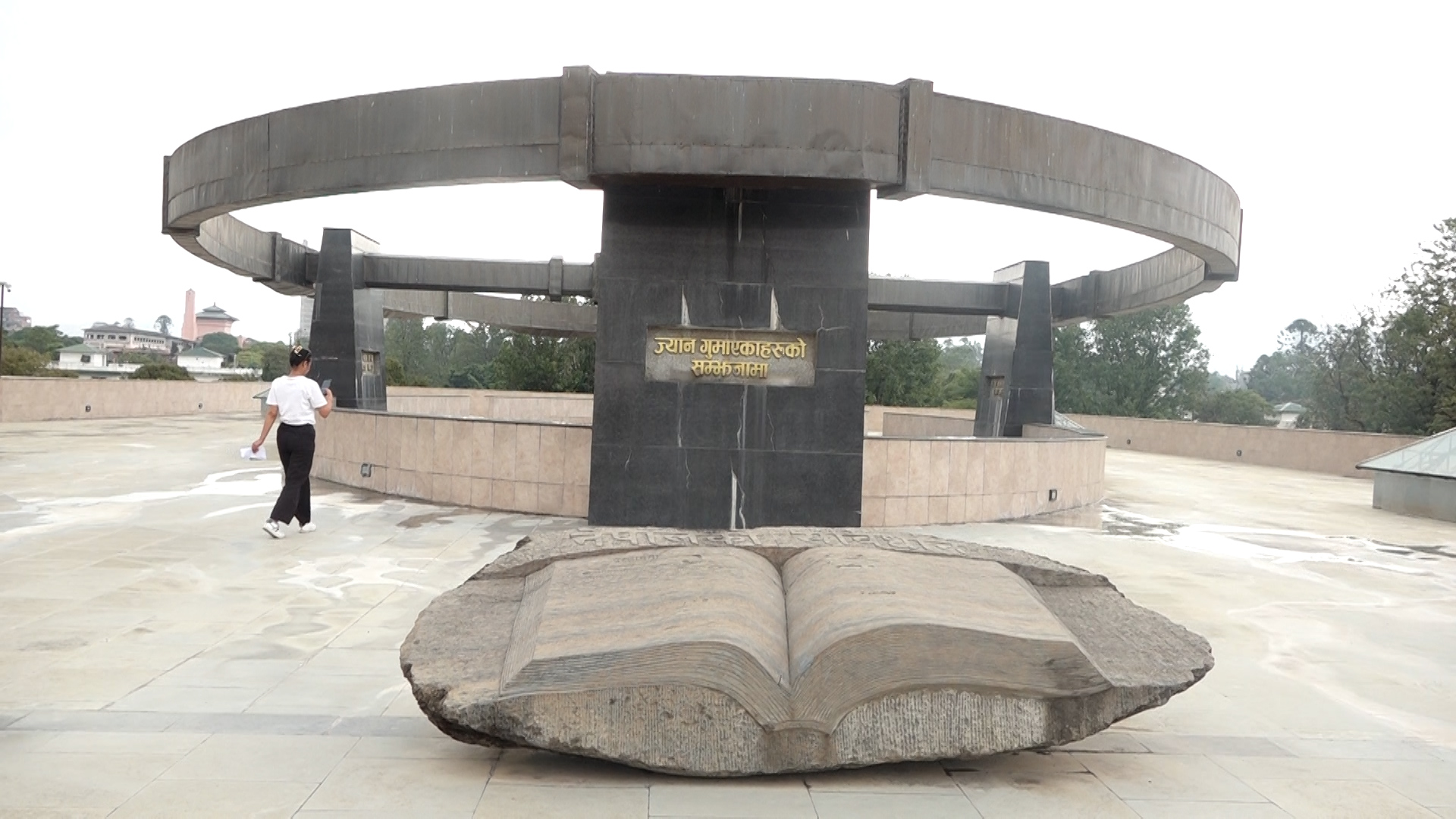 गणतान्त्रिक सरकारलाई नै गिज्याउने गणतन्त्र स्मारक पार्क (तस्विरहरू)