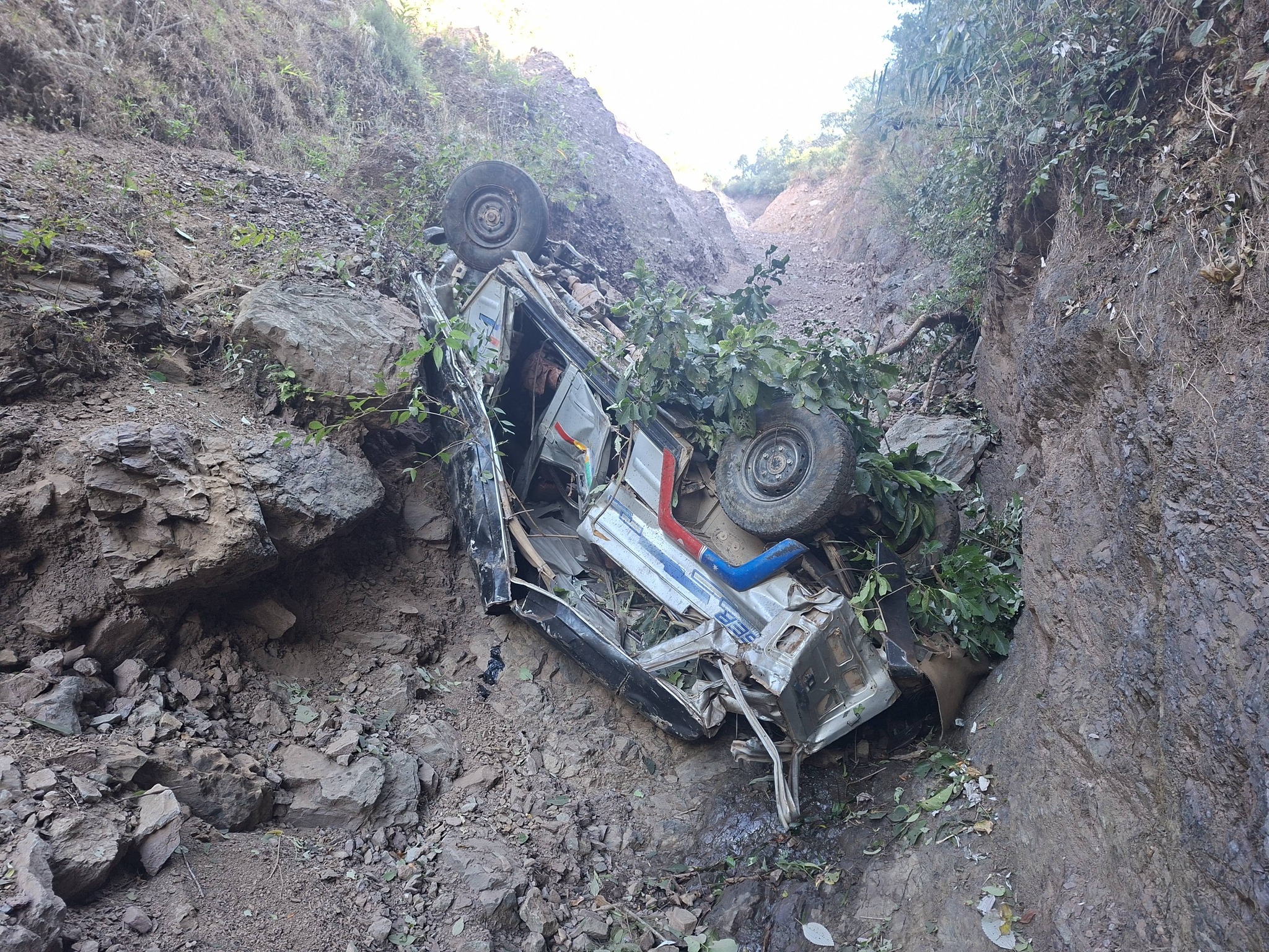 जिप दुर्घटना अपडेटः मृतकको सङ्ख्या चार पुग्यो