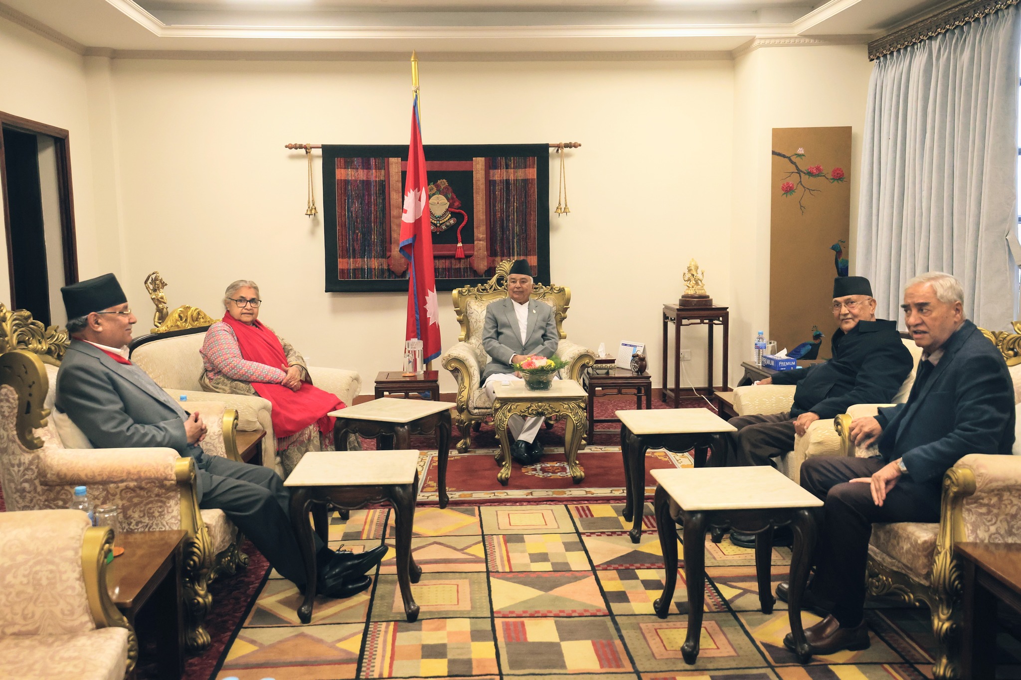 प्रधानमन्त्री र तीन दलका शीर्ष नेतासँग राष्ट्रपतिको छलफल