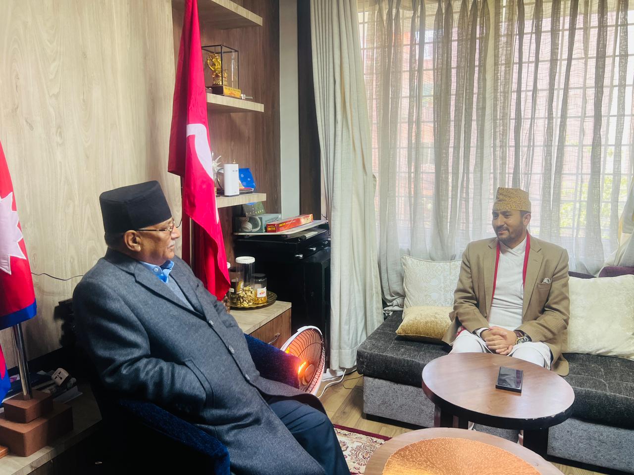 प्रचण्ड र सञ्चार मन्त्री खरेलबीच भेटवार्ता