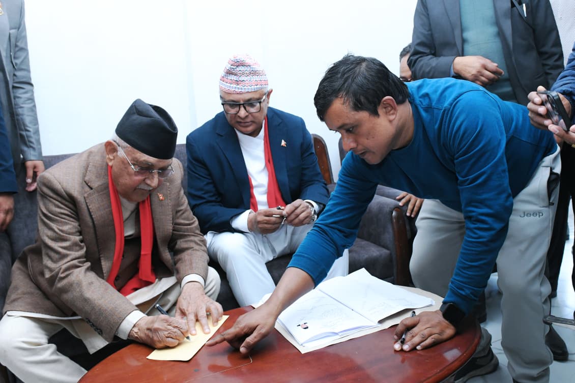 ओलीले झापा-५ बाट उम्मेदवारी दर्ता गराए