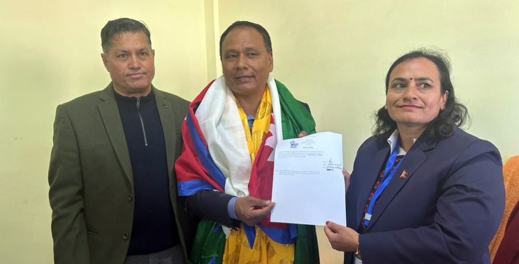 काठमाडौं-३ मा कुलमानले दर्ता गराए उम्मेदवारी