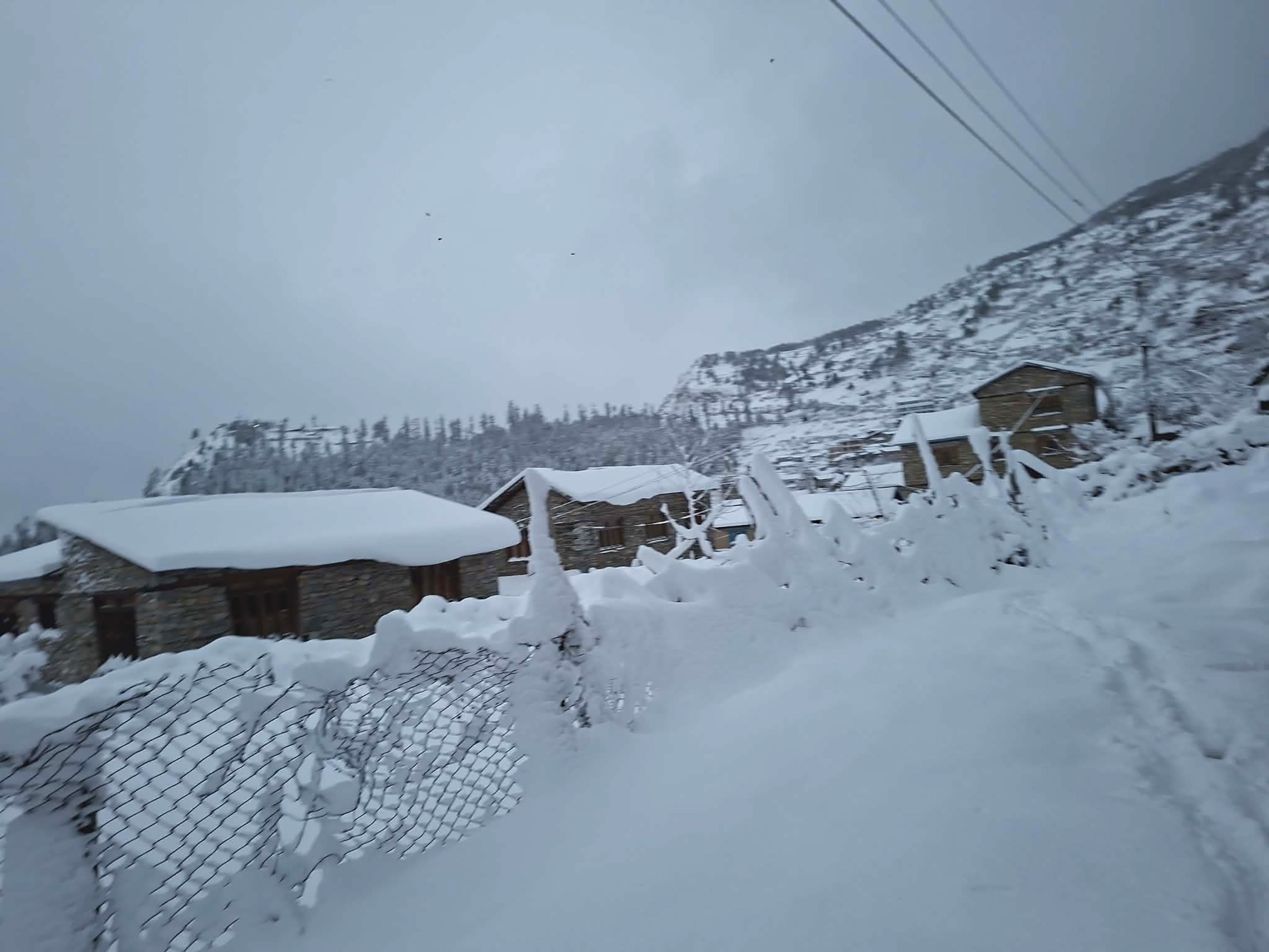 मुस्ताङ, हुम्ला र बाजुरामा वर्षासँगै भारी हिमपात