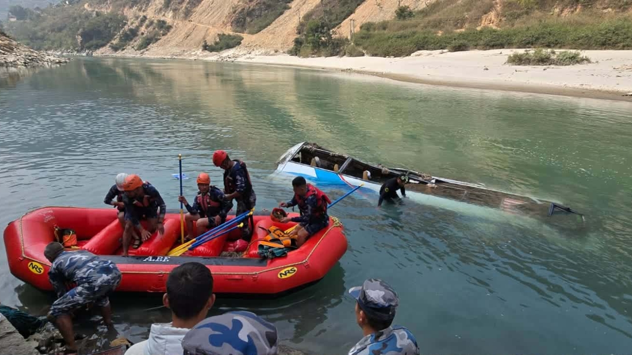 रामेछाप बस दुर्घटना : मृतकको संख्या ९ पुग्यो
