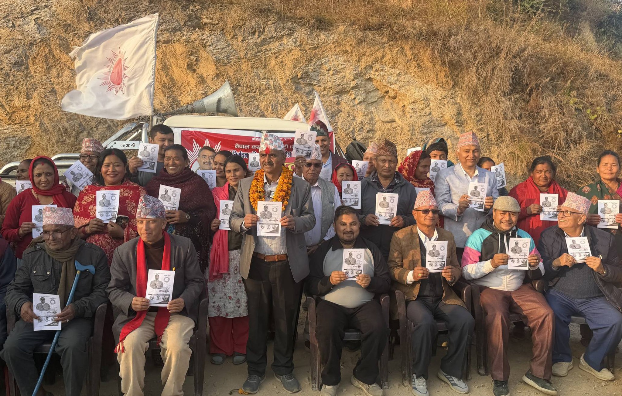 पाल्पा एमाले क्षेत्र नम्बर २ का  उम्मेदवार ठाकुरप्रसाद गैरेद्वारा चुनावी प्रतिबद्धता पत्र सार्वजनिक