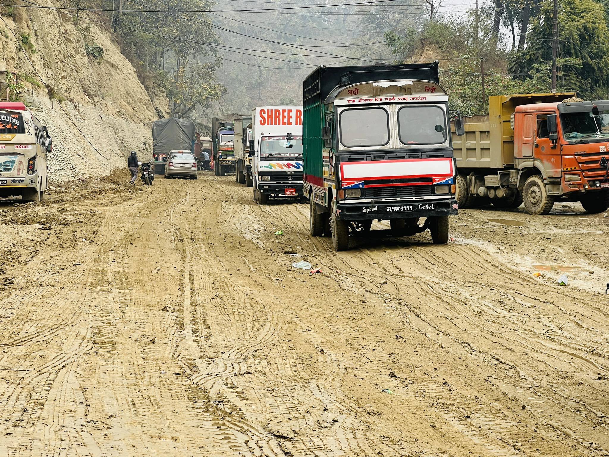 बुटवल-नारायणगढ सडक अवरुद्ध