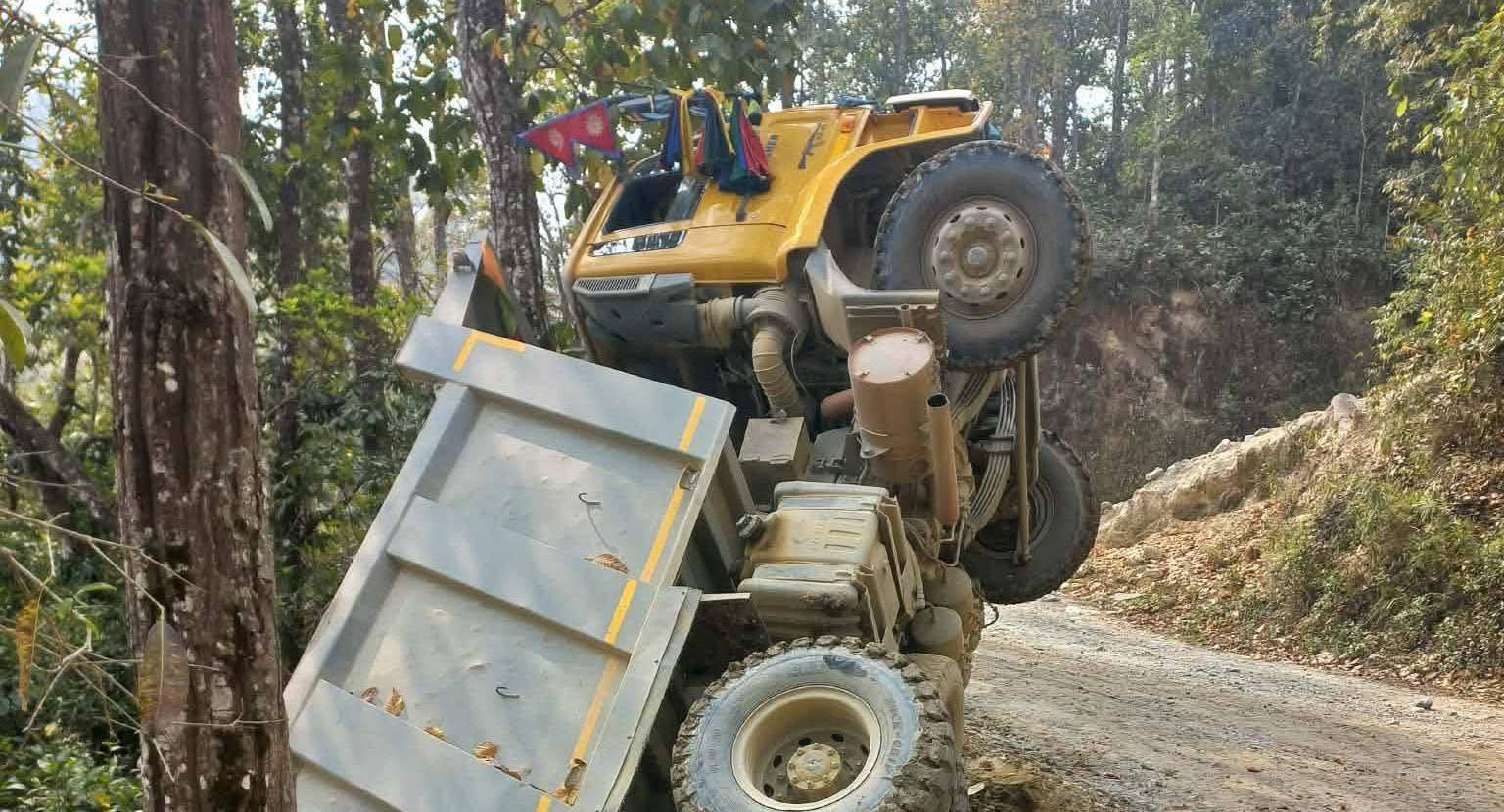 पाल्पामा टिप्पर दुर्घटना: एकको मृत्यु, तीन जना गम्भीर घाइते