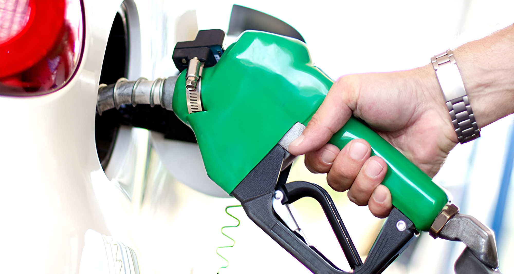 पेट्रोल, डिजेल र मट्टितेल प्रतिलिटर १५ रुपैयाँले बढ्यो