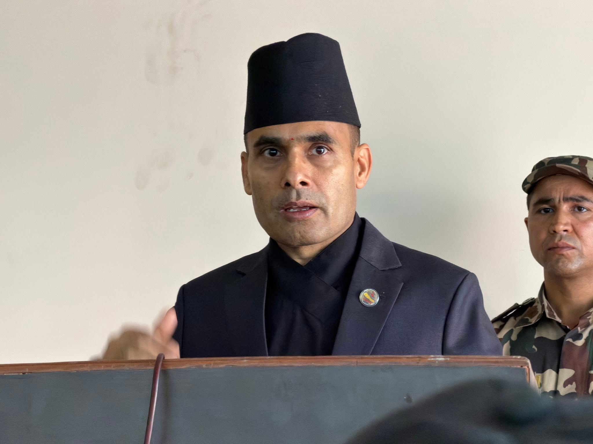 अबदेखि राजश्व तिरेको २४ घण्टाभित्र गाडी चालक अनुमतिपत्र दिइनेछ : सञ्चारमन्त्री तिमिल्सिना