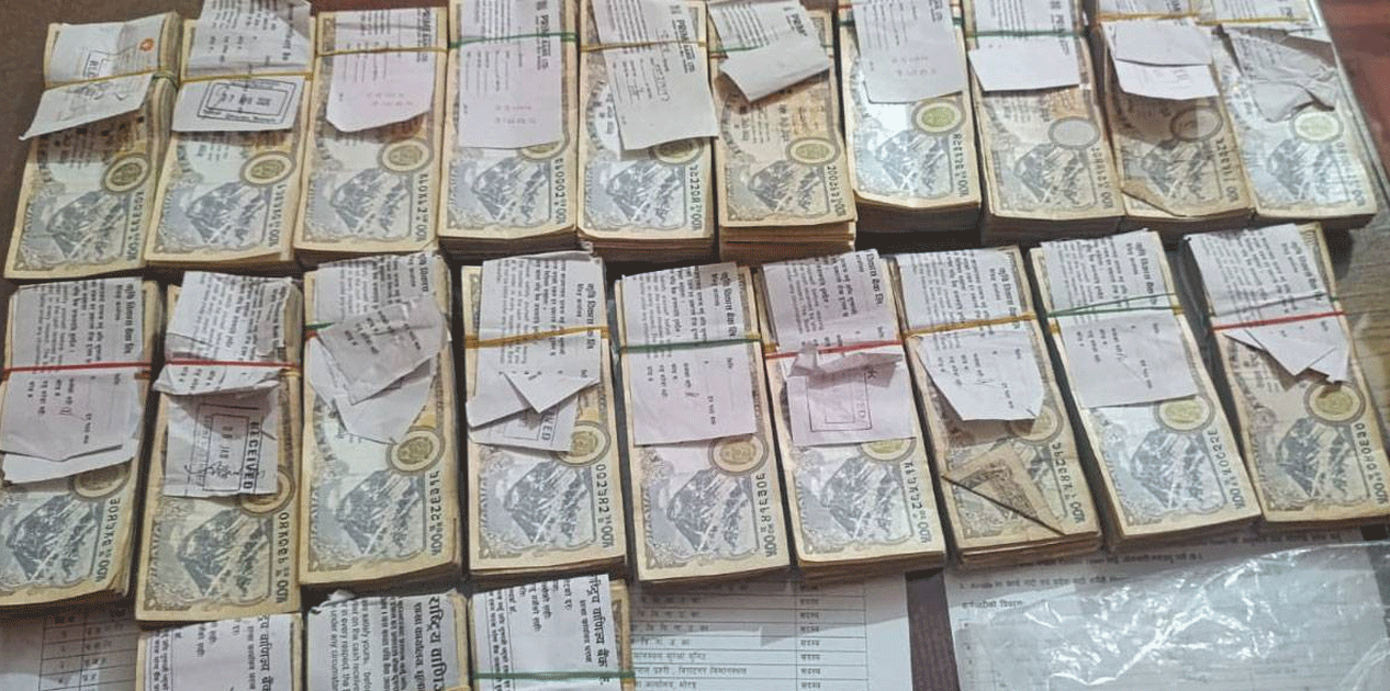 समाचार विराटनगर विमानस्थलबाट स्रोत नखुलेको २७ लाखसहित दुई जना पक्राउ