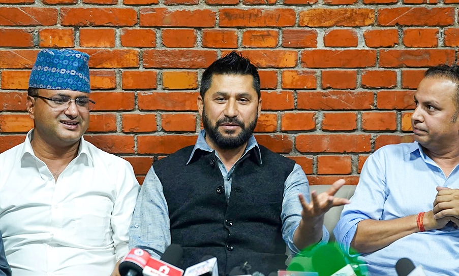 भारतको पाँच दिने भ्रमण सकेर रास्वपा सभापति लामिछाने नेपाल फर्किए