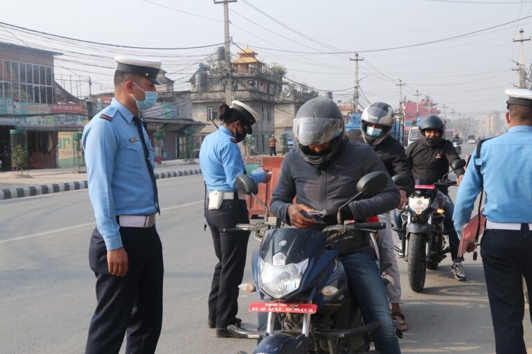 ट्राफिक कारबाहीबाट २४ घण्टामा २२ लाख ३९ हजार राजस्व संकलन 