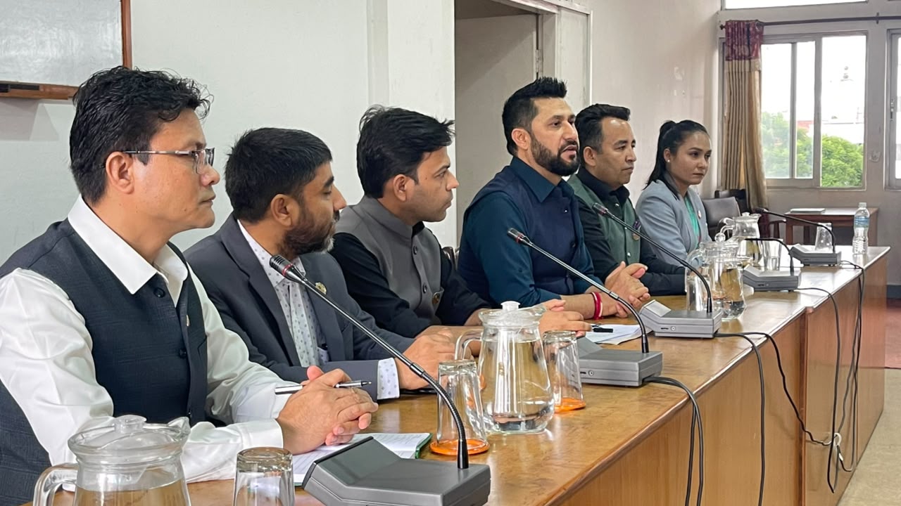 कोशी र मधेशका सांसदहरूलाई जिल्ला फर्केर सद्भाव कायम गर्न रास्वपा सभापति लामिछानेको निर्देशन