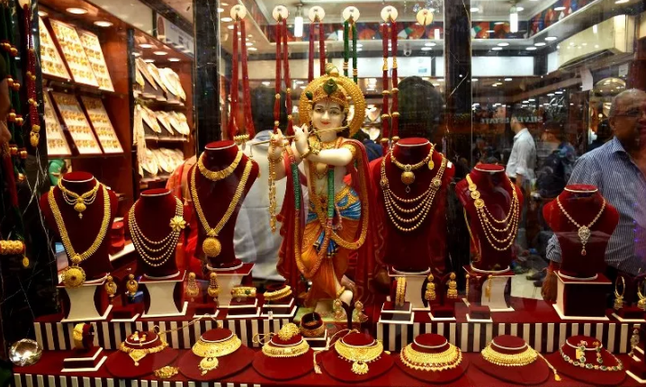 सुनको मूल्य मूल्य बढ्यो, कतिमा हुँदैछ काराेबार ?