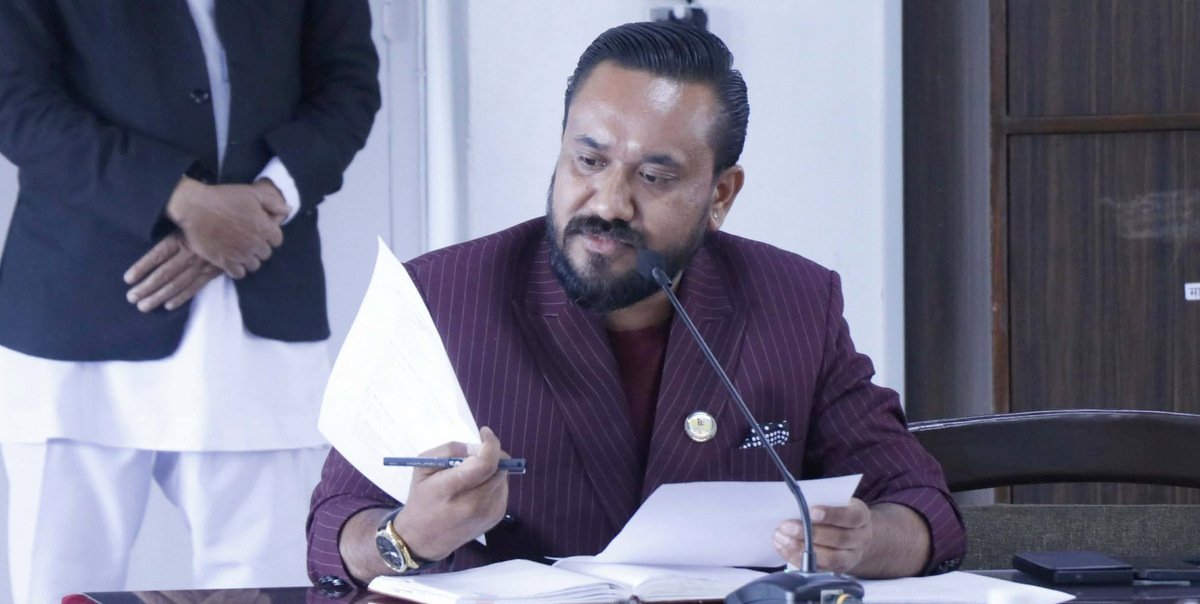 निर्वाचन प्रहरीको पोसाक खरिदमा छानबिन समिति गठन गर्न सांसद सुनारको माग