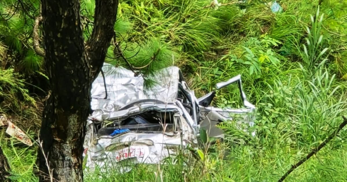 उच्च अदालतका मुख्य न्यायाधीश सवार सरकारी गाडी भीमफेदीमा दुर्घटना, ६ जना घाइते