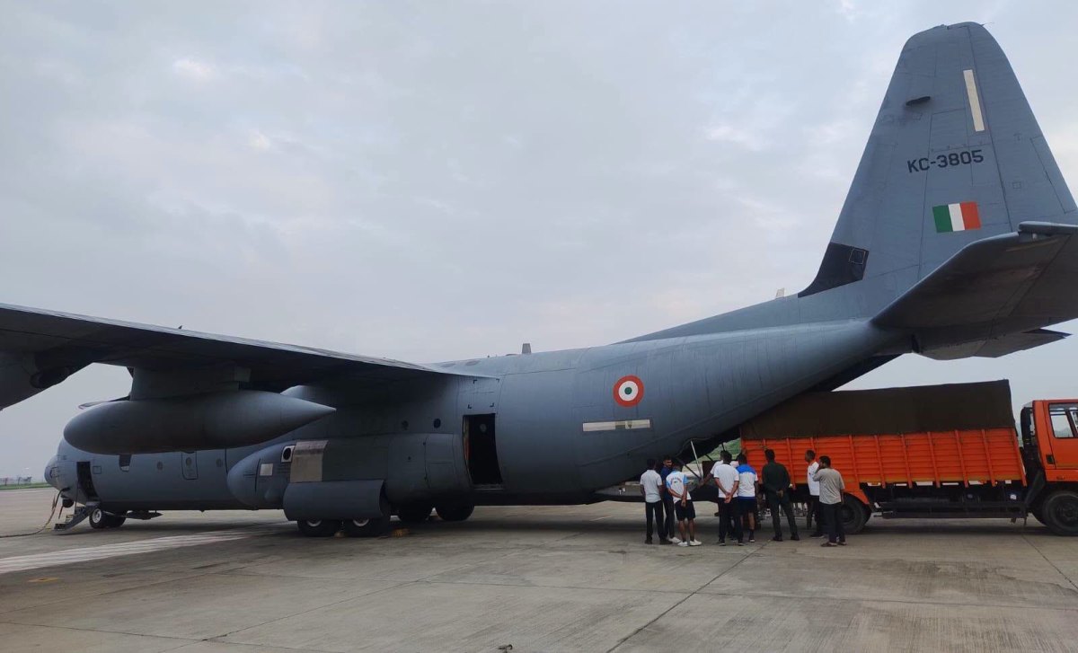 भारतले पठायो ११ सदस्यीय उद्धार टोली र ५.५ टन औषधिसहित भारतीय वायुसेनाको विमान