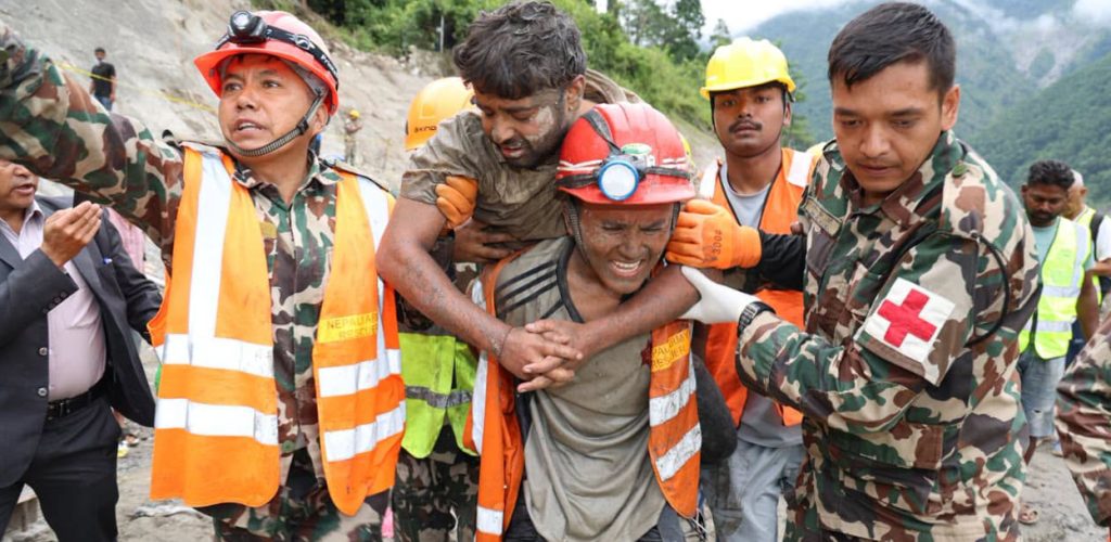 बाढी  प्रभावित क्षेत्रमा नेपाली सेनाको उद्दार तीव्र,हालसम्म ३ हजार ५ सय भन्दा बढीको उद्धार
