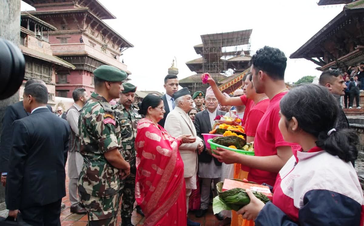 राष्ट्रपतिले गरे पाटन कृष्ण मन्दिरको दर्शन