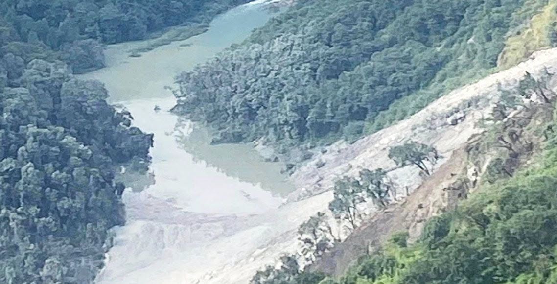 कास्कीको किम्रुङ खोला पहिरोले थुनियो