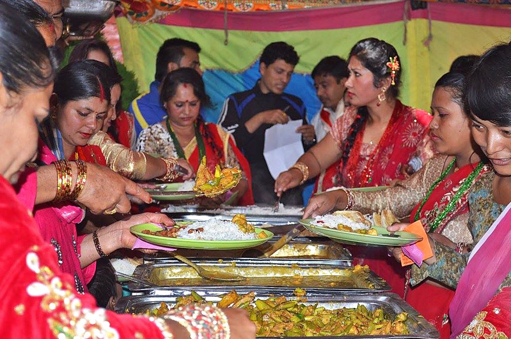 हिन्दु महिलाहरुकको महान चाड तीज सुरु, आज दर खाएर मनाउँदै