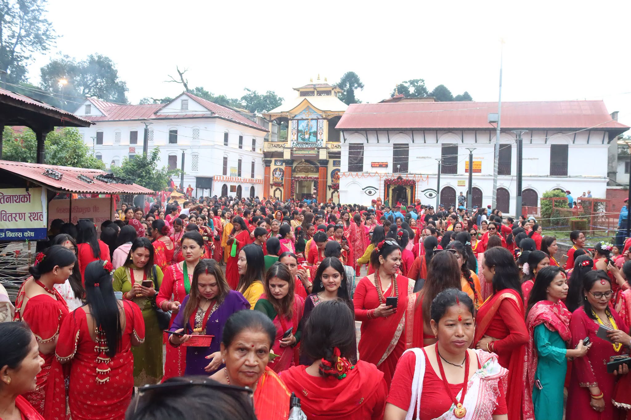 हरितालिका पर्व : पशुपति क्षेत्रमा बिहानैदेखि महिला भक्तजनको घुइँचो (फोटोसहित)