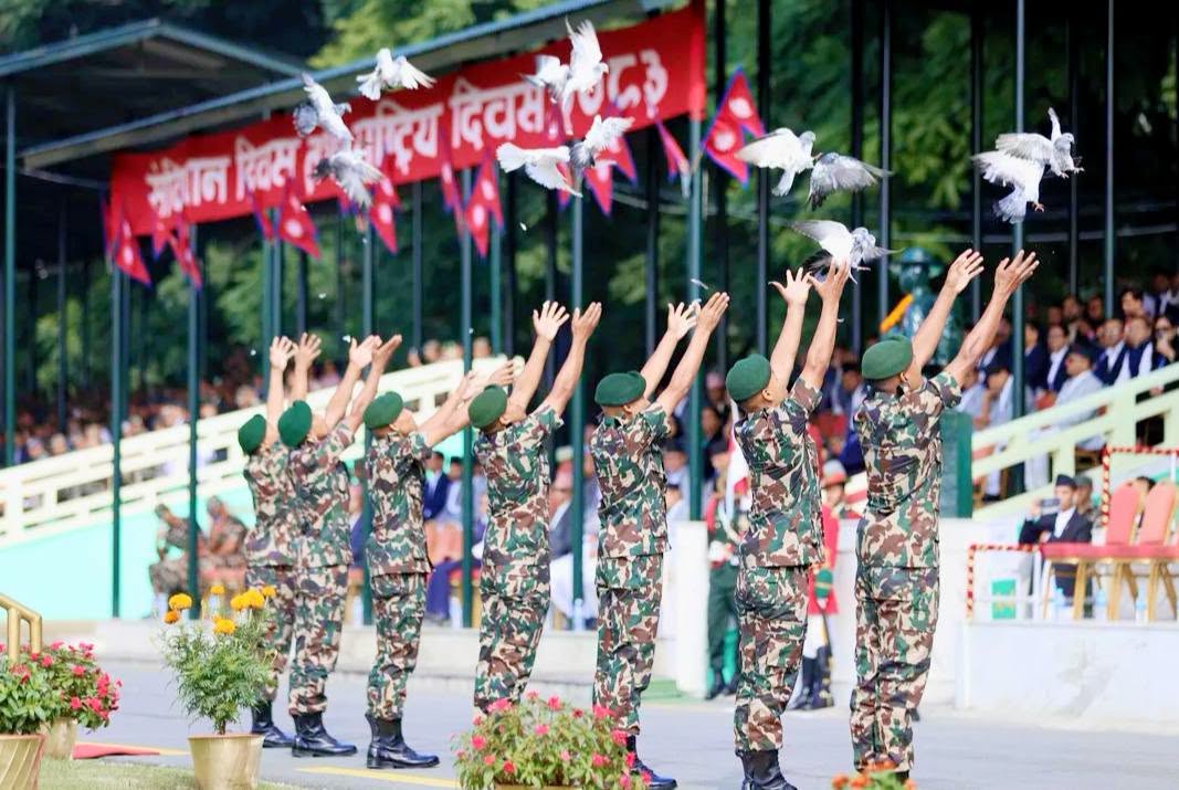 सैनिक मञ्चमा भव्य रूपमा यसरी मनाइयो संविधान दिवस (तस्बिरसहित)