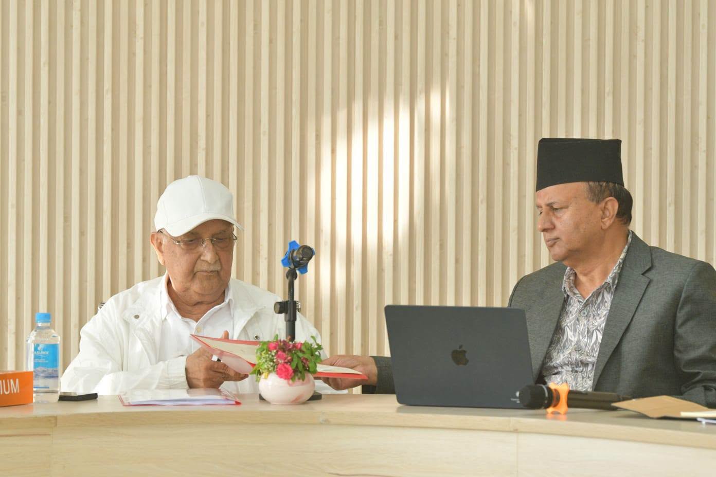 एमाले सचिवालय बैठक : पुनर्गठन कार्यदलको प्रतिवेदन स्वीकार
