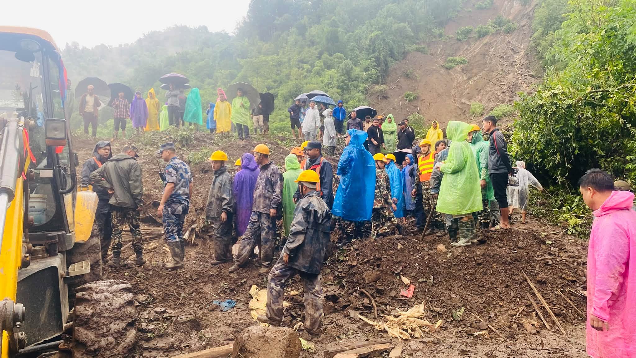 पाल्पामा पहिरोमा पुरिएर ५ जनाको मृत्यु