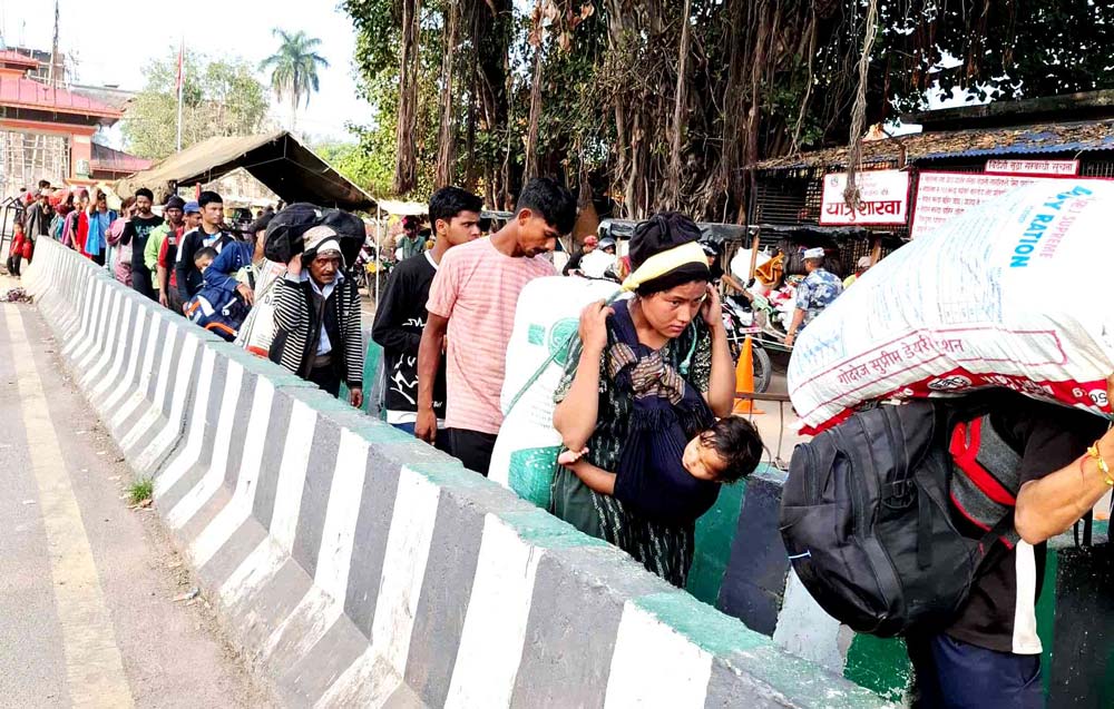 भारतबाट दसैँ मनाउन पाँच दिनमा ५० हजारभन्दा बढी नेपाली स्वदेश फर्किए