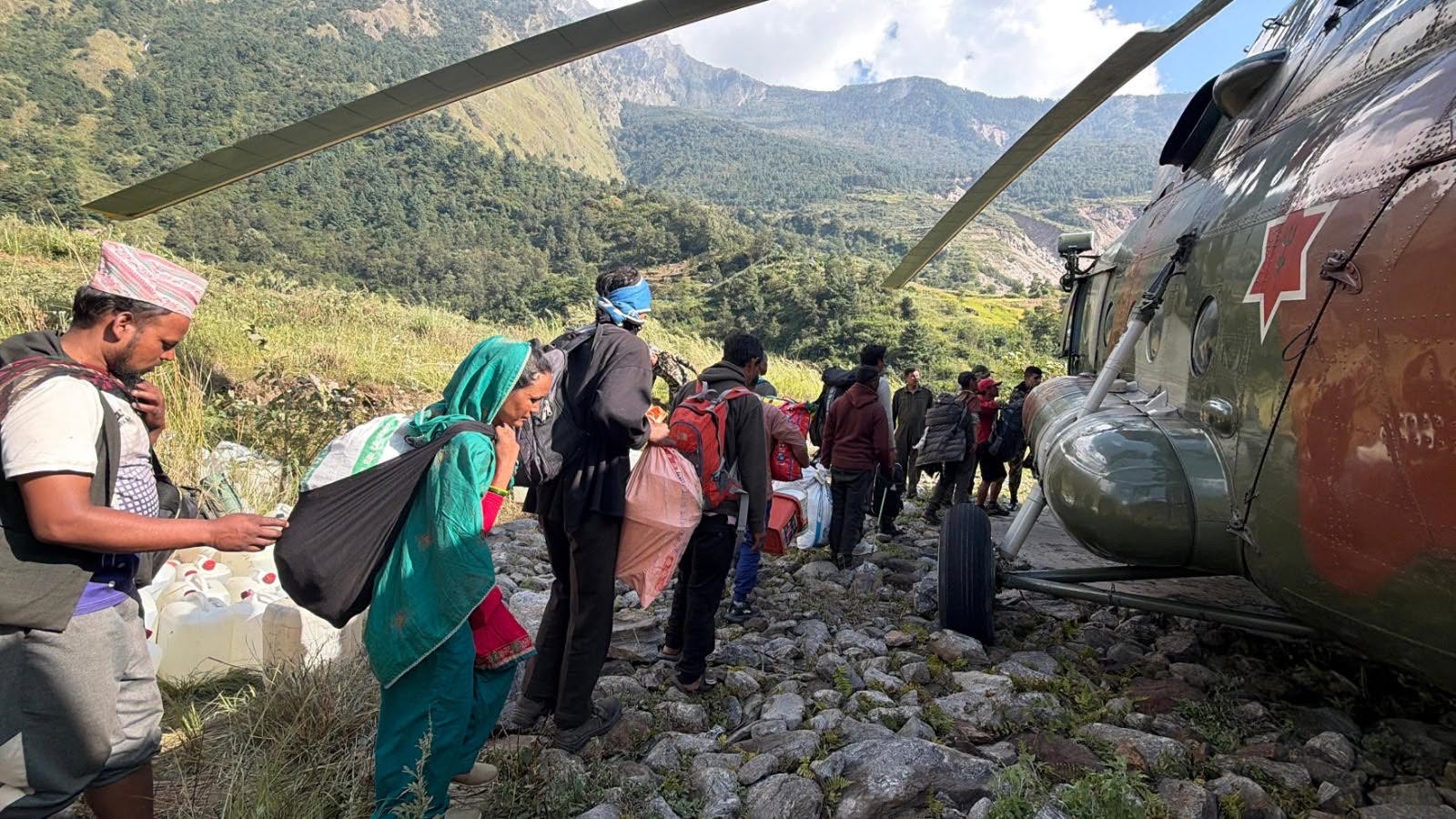 बूढीगण्डकी बाढी: प्रभावित क्षेत्रबाट हेलिकोप्टरमार्फत एक हजार बढी नागरिकको उद्धार