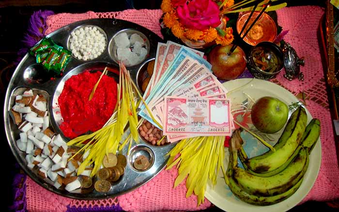 बडादशैंको दोस्रो दिन : आज मान्यजनको हातबाट टीका र जमरा लगाउने क्रम जारी